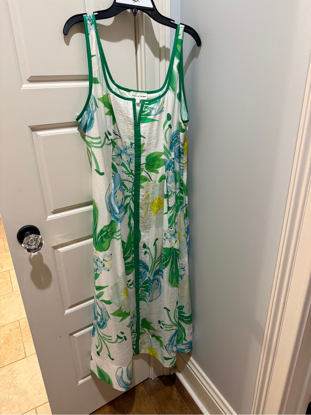 Entro Sleeveless Floral Maxi Dress in White, Green & Blue